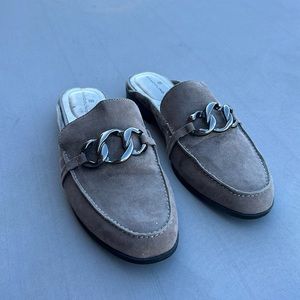Bandolino Grey Suede Chain Loafer Slide On Dress Flat Mule Classy Work Shoes 8